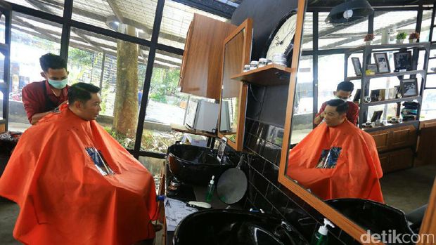 LIve Instagram, Ridwan Kamil Cukur Rambut Sambil Curhat Percintaan
