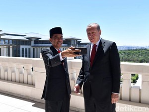 Presiden Jokowi Ngevlog bareng Presiden Erdogan