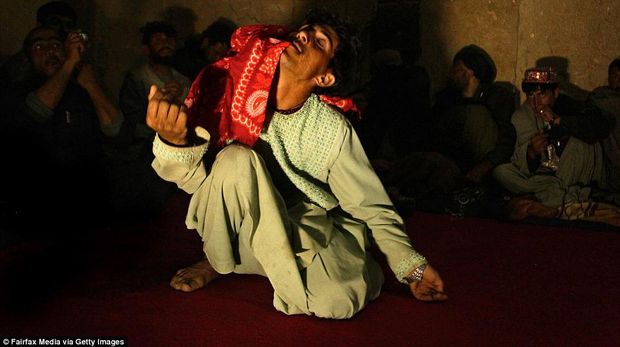 Perbudakan Seks Berkedok Tarian Pria 'Cantik' di Afganistan