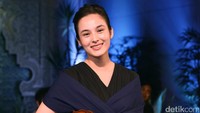 Chelsea Islan mengaku berlatih keras demi bisa bermain biola senatural mungkin di film. Foto: Noel/detikHOT