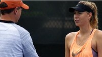 Namun, Maria Sharapova malah dibekap cedera otot paha saat tampil di babak kedua The Internazionali BNL dItalia 2017 pada bulan Mei di Roma. Dia pun hanya bisa menjadi penonton saat para petenis top dunia lain tampil di Wimbledon. Foto: Instagram Maria Sharapova