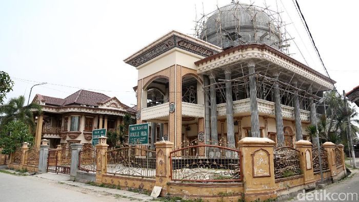 Rumah Mewah Muzdhalifah (Foto: Hanif Hawari/detikHOT) Rumah Mewah Muzdhalifah (Foto: Hanif Hawari/detikHOT)