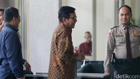 Tak berselang lama, Jafar pun tiba di KPK. Ketua Fraksi Partai Demokrat DPR periode 2010-2012 itu mengaku hanya melengkapi keterangan sebelumnya.