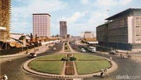 Suasana Jl Thamrin kala itu yang berdekatan dengan gedung Bank Indonesia. (Foto: Istimewa)