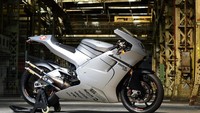 Motor dengan mesin V4 selanjutnya  dimiliki oleh motor 2 tak Suter MMX. Motor yang dibanderol 80.000 poundsterling. Mesin yang ditawarkan ini merupakan mesin MotoGP 2 tak. Foto: Visordown