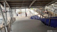 Ini penampangan pembangunan tangga stasiun yang sudah rampung. Pool/Daop I KAI.