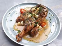 Atico by Javanegra: Uniknya <i>Pollo Asado</i> Khas Spanyol Berlumur <i>Garlic Butter</i>