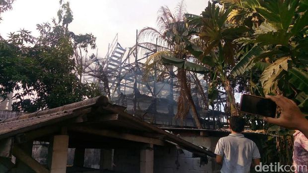 Pabrik Miwon Terbakar, 4 Atap Rumah Warga Terkena Jilatan Api