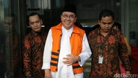 Ridwan Mukti keluar gedung KPK sambil melempar senyuman, Jumat (7/7/2017).