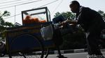 Semangat Kakek 81 Tahun Jual Asinan Keliling Kampung