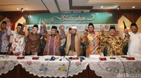 Ketua Umum PBNU Said Aqil Siradj dan 13 ormas Islam yang tergabung dalam Lembaga Persahabatan Ormas Islam (LPOI) menggelar konferensi pers di Gedung PBNU, Jakarta, Jumat (7/7/2017).