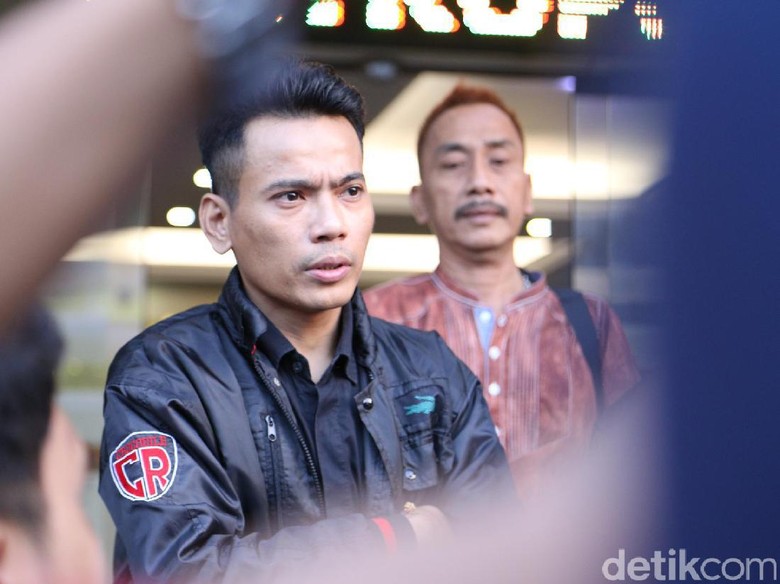 Tes Urine Aris Idol Positif Gunakan Narkoba Tes Urine Aris Idol Positif Gunakan Narkoba