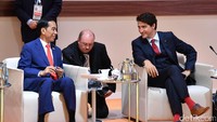 Sesekali Jokowi dan Justin Trudeau tersenyum di sela-sela perbincangan. Laily Rachev/Setpres.