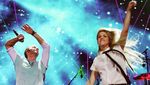 Aksi Memukau Coldplay Gandeng Si Cantik Shakira