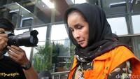 Dalam kasus ini, KPK menetapkan empat tersangka, yaitu sebagai penerima ada Ridwan Mukti, Lily Martiani Maddari, dan Rico Dian Sari. Sedangkan tersangka pemberinya adalah Direktur PT SMS, Jhoni Wijaya. 
