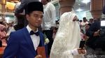 Berjas Biru, Begini Gaya Muzzamil Hasballah Saat Akad Nikah