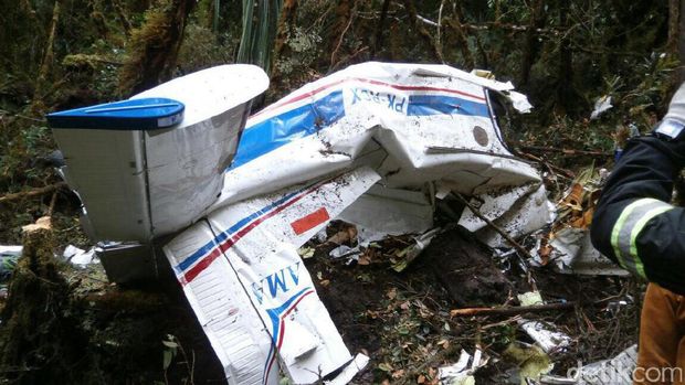 Penampakan Puing Pesawat AMA yang Jatuh di Gunung Napua Wamena