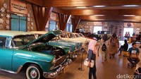 Rata-rata mobil yang dipajang di museum ini adalah mobil lawas. Meski sudah uzur, tapi mobil-mobil ini terlihat sangat terawat dan super kinclong. Kamu yang liburan ke Jawa Timur, jangan lupa mampir ke Museum Angkut di Batu ya traveler! (Budi Sugiharto/detikTravel)
