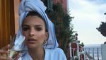Foto: Jepretan Kece Si Seksi Emily Ratajkowski
