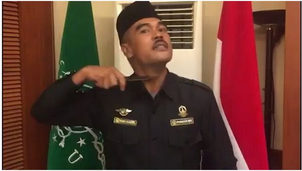 Ramai Video Pasukan Pagar Nusa Acungkan Pisau dan Tantang ISIS