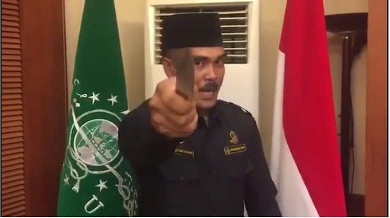 Ramai Video Pasukan Pagar Nusa Acungkan Pisau dan Tantang ISIS Ramai Video Pasukan Pagar Nusa Acungkan Pisau dan Tantang ISIS