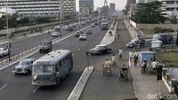 Foto suasana Jl Sudirman ini diambil dari kawasan Dukuh Atas yang mengarah ke Bunderan HI. (Foto: Istimewa)