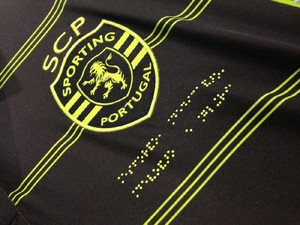 Ada Kode Morse dan Huruf Braille di Jersey Tandang Sporting Lisbon