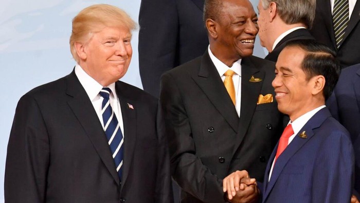 Presiden Joko Widodo menghadiri KTT G20 di Hamburg, Jerman. Dalam KTT itu Jokowi sempat berbincang akrab dengan Presiden AS Donald Trump. Ini foto-fotonya.
