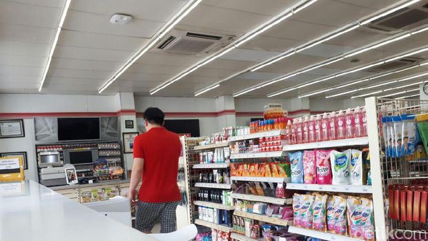 Gerai Sevel masih buka