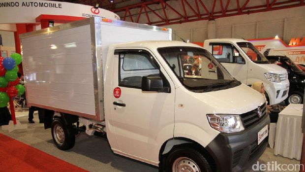 Mobil Tirai Bambu di Jalanan Indonesia