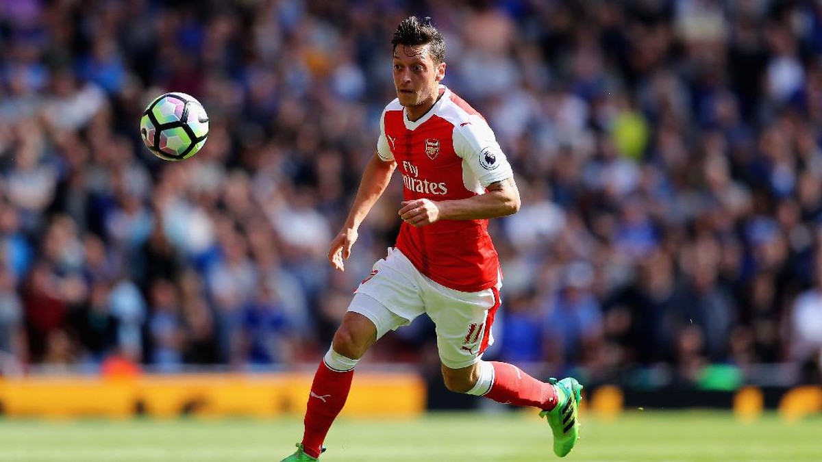 Mesut Oezil takkan dijual Januari ini oleh Arsenal (Getty Images/Clive Mason)