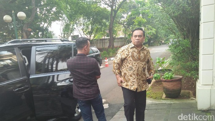 Bareng Istri, Sekda DKI Datangi Rumah Sandiaga Uno