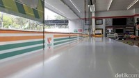 Masih terpampang jelas logo 7-Eleven di gerai tersebut. Namun menurut salah seorang pegawai, meski masih tertera logo Sevel, gerai tersebut sudah berganti pengelola.