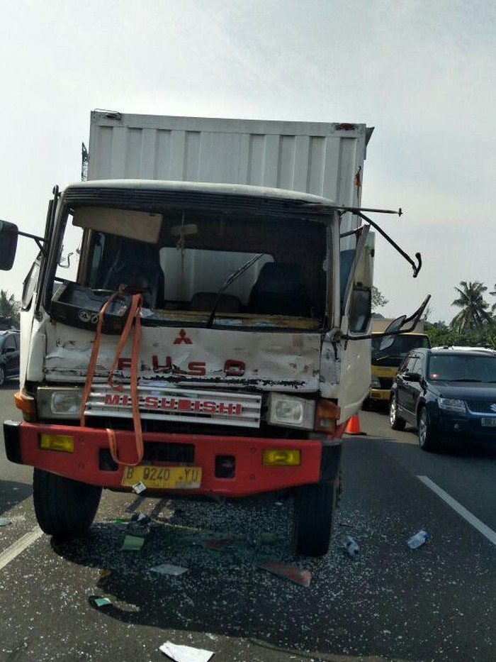 Kecelakaan Truk, Lalin Tol Jakarta-Cikampek Macet 7 Km