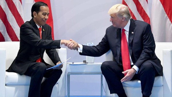 Diundang ke RI, Trump Punya Sederet Momen Akrab dengan Jokowi