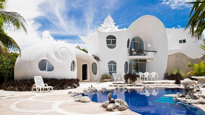 Foto: Arsitektur rumah yang unik berbentuk kerang laut (dok Airbnb) Foto: Arsitektur rumah yang unik berbentuk kerang laut (dok Airbnb)
