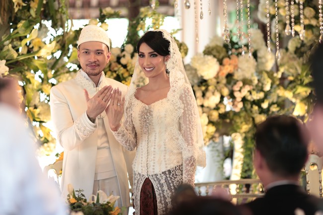 Renzi Lazuardi merupakan desainer untuk kebaya pengantin Tyas Mirasih di pernikahan pertamanya. Foto: Asep Syaifullah/detikHOT