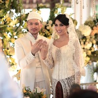 Renzi Lazuardi merupakan desainer untuk kebaya pengantin Tyas Mirasih di pernikahan pertamanya. Foto: Asep Syaifullah/detikHOT