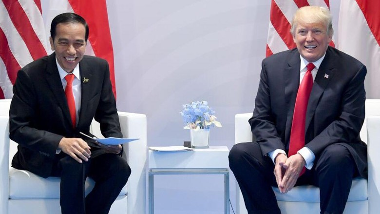 Bertemu di Sela KTT G20, Jokowi: Donald Trump Ternyata Suka Melucu Bertemu di Sela KTT G20, Jokowi: Donald Trump Ternyata Suka Melucu