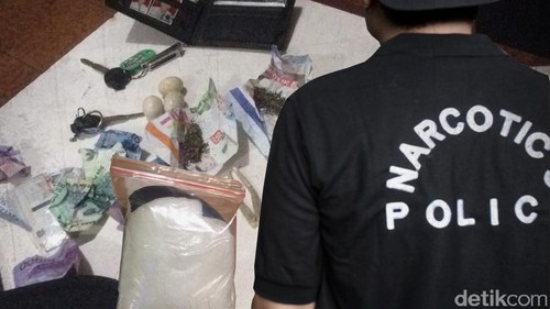 Ilustrasi razia miras, ilustrasi razia prostitusi, ilustrasi razia preman, ilustrasi razia narkoba, ilustrasi razia kendaraan, ilustrasi razia lalu lintas