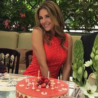 Menjomblo di Usia 53, Elizabeth Hurley Tetap Bahagia