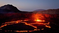 Selain berwarna-warni, Danakil juga memiliki api abadi. Api ini berasal dari kawah vulkanik gurun tersebut. Panas banget! (Vivien Cumming/BBC Travel)