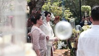 Ia datang bersama sang tante dan ibu. Foto: Asep Syaifullah/detikHOT