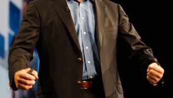 Jika biasanya orang kaya jaim, Steve Ballmer sebaliknya. Ia bisa sangat ekskpesif dan meledak-ledak di depan umum. Foto: Getty Images