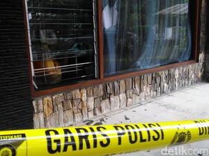 Rekaman CCTV, Pelempar Batu ke Kantor ORI Yogya 3 Remaja Bermotor