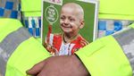 Momen Kebersamaan Jermain Defoe dengan Fans Cilik Pengidap Neuroblastoma