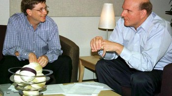 Bill Gates pula yang memberi jatah saham Microsoft cukup banyak pada Ballmer yang membuatnya kaya raya sampai sekarang. Ditaksir Forbes, hartanya mencapai USD 131 miliar. Foto: Getty Images