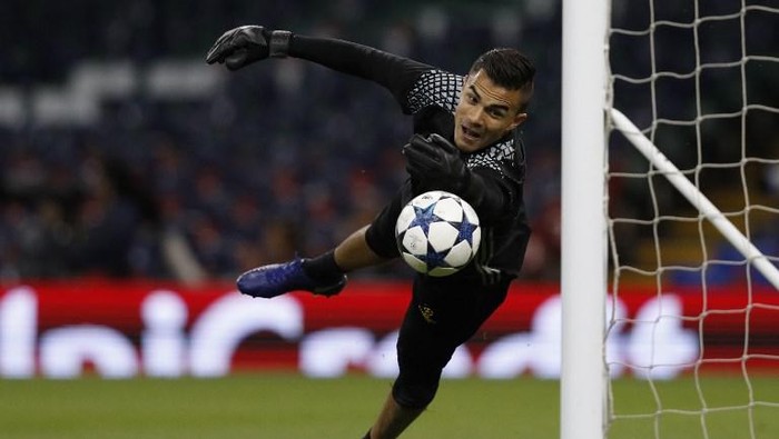 Juventus Italian goalkeeper Emil Audero takes part in a training session at The Principality Stadium in Cardiff, south Wales on June 2, 2017, on the eve of the UEFA Champions League final football match between Juventus and Real Madrid. / AFP PHOTO / Adrian DENNIS