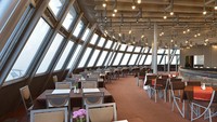 Suasana restoran yang elegan dengan interior dan warna menarik. Bikin nyaman! (Dok. jested.cz)
