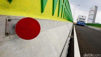 Alasannya, Kementerian Pekerjaan Umum dan Perumahan Rakyat (PUPR) hingga kini belum mengeluarkan Surat Laik Fungsi (SLF) bagi proyek Koridor 13.
